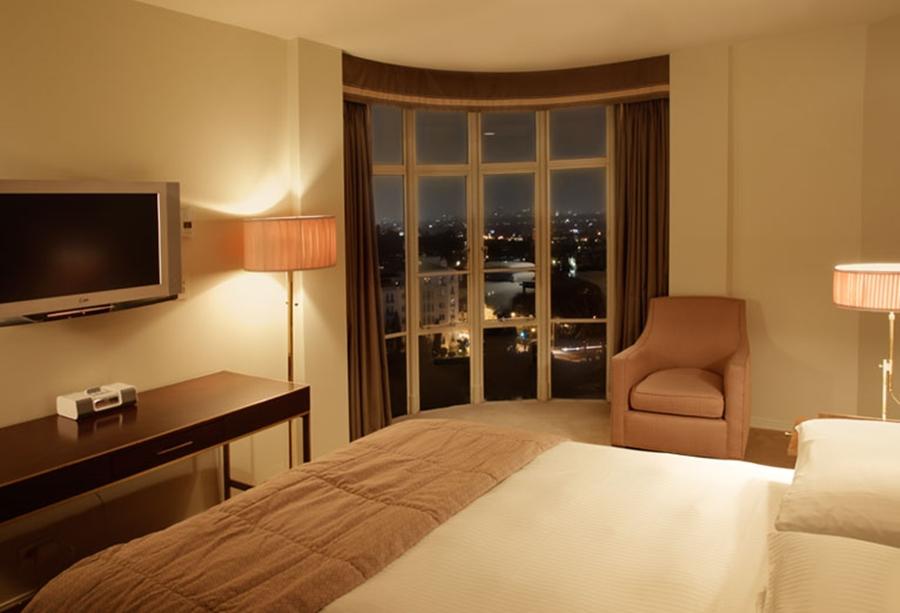 Sunset Tower 5*